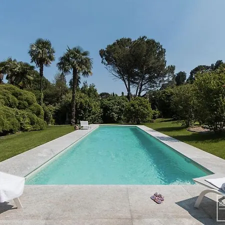 Sleeps 12 With Pool And Air Con Villa Baveno