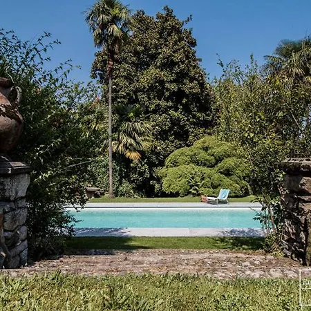 Sleeps 12 With Pool And Air Con