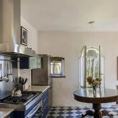 Sleeps 12 With Pool And Air Con *